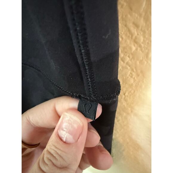 Lululemon Power Pivot Black Camo Deep V Tank Top Size 4 - Picture 5 of 6